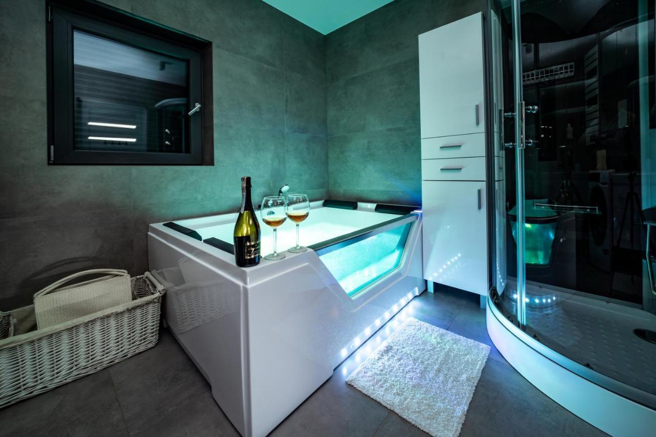Domek Hot Tub Jacuzzi Chillout Kołobrzeg Eksteriør bilde